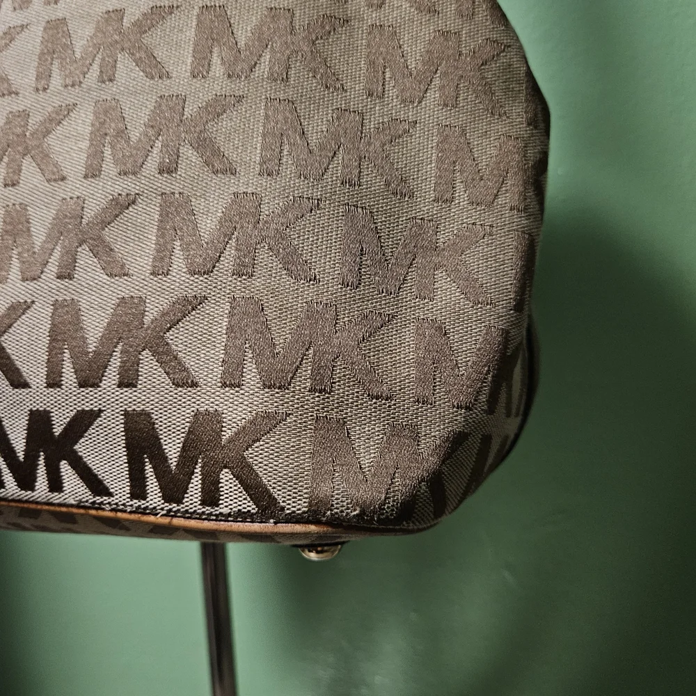 MICHAEL‎ KORS BROWN MEDIUM CARRYALL TOTE JET SET TRAVEL GRAPHIC LOGO BAG - Picture 12 of 16